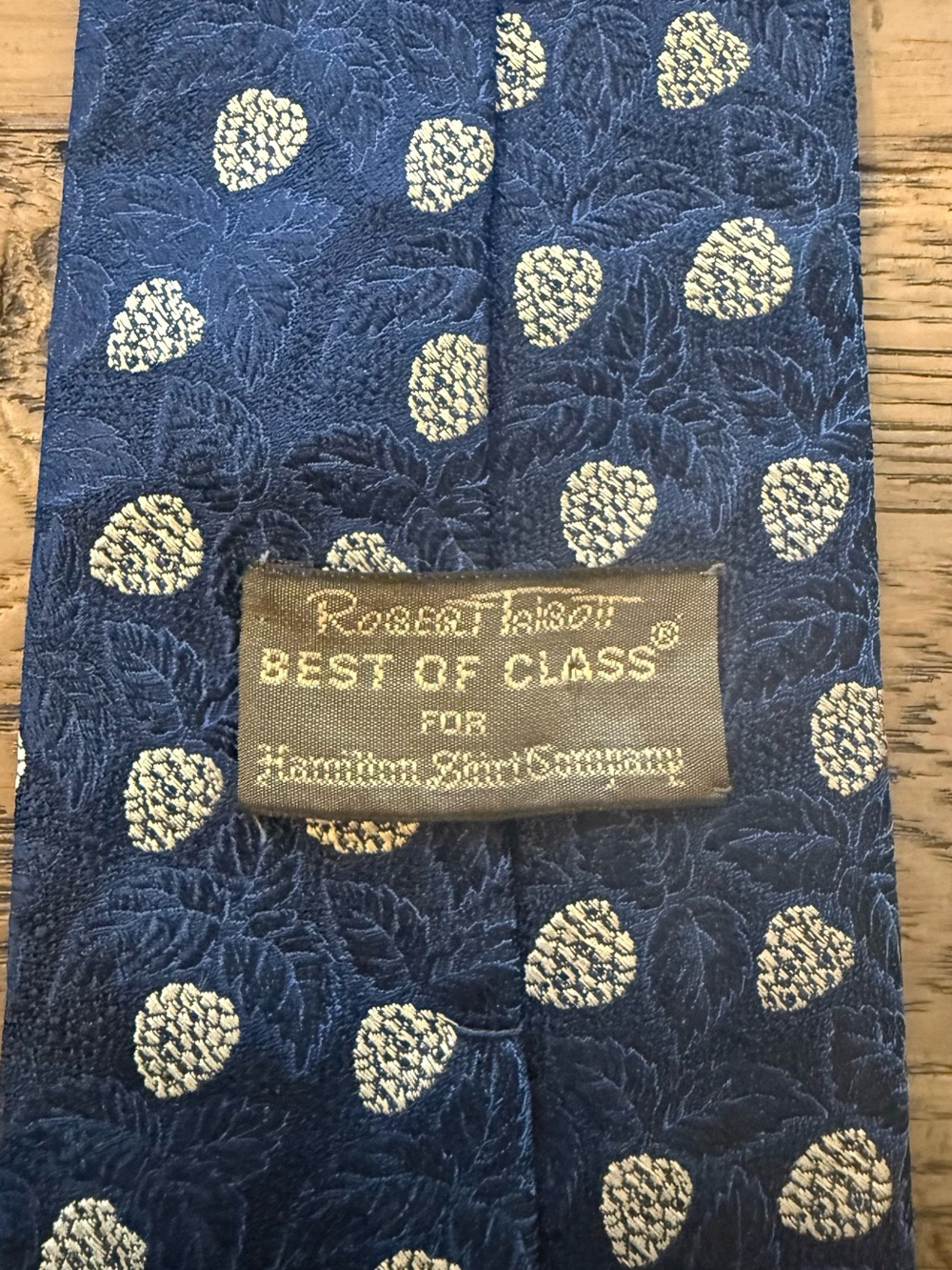 Tie with label